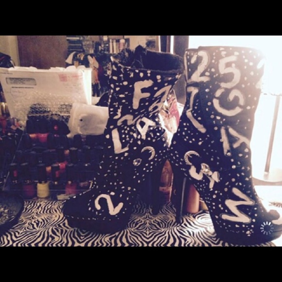 items - Picture 3 of 5